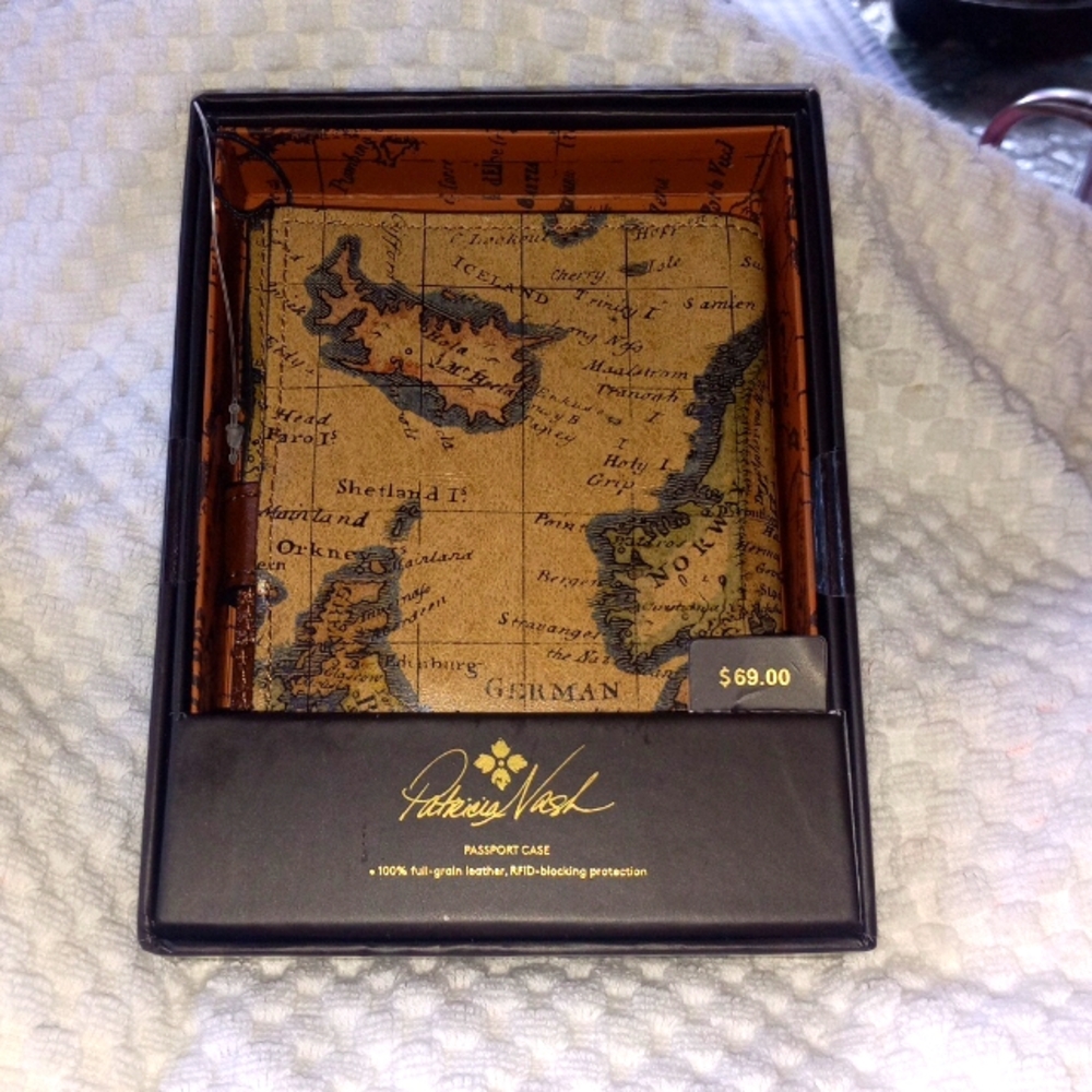 Patricia Nash passport case / wallet